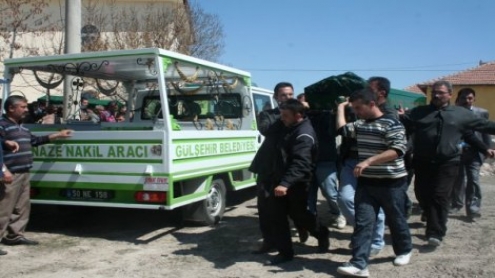 Sobadan zehirlenen Aydın ailesi, dualarla toprağa verildi